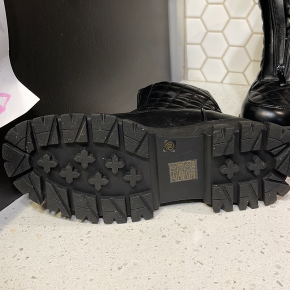 Black Lug Sole Bootied - Picture 5 of 6